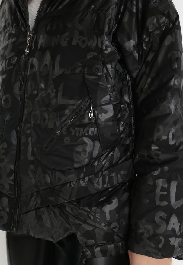 Born2be - Czarna Kurtka Phelephise. Typ kołnierza: golf. Kolor: czarny. Materiał: tkanina. Długość rękawa: długi rękaw. Długość: długie. Styl: klasyczny