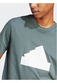 Adidas - adidas T-Shirt Future Icons Badge of Sport IZ1623 Zielony Regular Fit. Kolor: zielony. Materiał: bawełna. Styl: sportowy #7