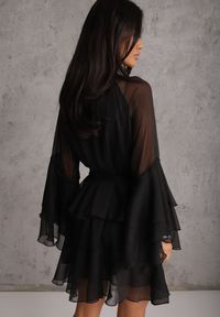 Renee - Czarna Eteryczna Sukienka z Falbanami i Wiązanym Paskiem w Talii Rivania. Kolor: czarny #2