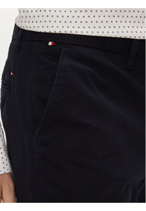 TOMMY HILFIGER - Tommy Hilfiger Chinosy Denton MW0MW25964 Granatowy Straight Fit. Kolor: niebieski. Materiał: bawełna