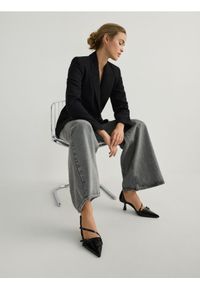 Reserved - Czółenka z ozdobnymi paskami i sprzączkami - czarny. Zapięcie: pasek. Kolor: czarny. Materiał: skóra #1