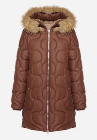 Born2be - Brązowa Kurtka z Kapturem z Futerkiem Zdobiona Oryginalnym Pikowaniem Oleda. Okazja: na co dzień. Typ kołnierza: kaptur. Kolor: brązowy. Materiał: futro. Wzór: aplikacja. Styl: casual, klasyczny #4
