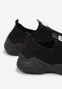 Born2be - Czarne Buty Sportowe Alemonice. Okazja: na spacer, na co dzień. Nosek buta: okrągły. Zapięcie: bez zapięcia. Kolor: czarny. Szerokość cholewki: normalna. Wzór: aplikacja. Wysokość cholewki: przed kostkę. Materiał: materiał. Sport: turystyka piesza #2