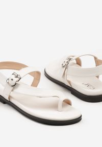 Renee - Białe Sandały Japonki z Paskiem z Klamerką Reavessa. Zapięcie: pasek. Kolor: biały. Materiał: jeans. Sezon: lato. Obcas: na obcasie. Styl: elegancki. Wysokość obcasa: niski #4