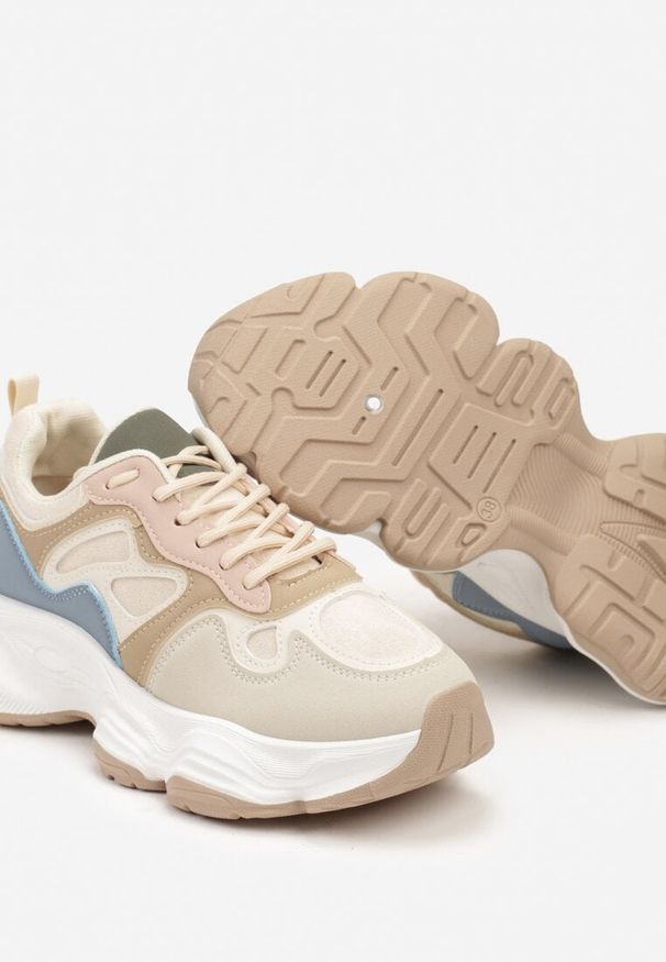 Born2be - Beżowo-Niebieskie Sneakersy na Grubej Podeszwie z Geometrycznym Wzorem Mevanira. Okazja: na co dzień. Nosek buta: okrągły. Zapięcie: sznurówki. Kolor: beżowy. Materiał: jeans, materiał. Wzór: geometria. Obcas: na obcasie. Wysokość obcasa: niski