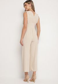 Born2be - Beżowy Kopertowy Kombinezon z Bawełną i Marszczeniami Lunirisa. Kolor: beżowy. Materiał: bawełna. Styl: elegancki #7