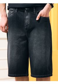 Sinsay - Szorty jeansowe o kroju baggy - czarny. Kolor: czarny. Materiał: jeans