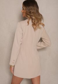 Renee - Beżowa Marynarkowa Sukienka z Wiskozą o Taliowanym Kroju z Ozdobnymi Guzikami Boniyana. Kolor: beżowy. Materiał: wiskoza #4
