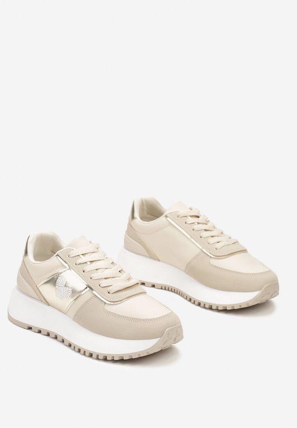 Born2be - Beżowe Sneakersy na Piankowej Platformie z Serduszkiem Timava. Nosek buta: okrągły. Zapięcie: sznurówki. Kolor: beżowy. Obcas: na platformie. Wysokość obcasa: niski