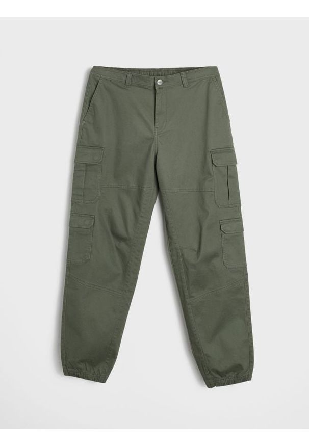 Sinsay - Spodnie cargo jogger - zielony. Kolor: zielony