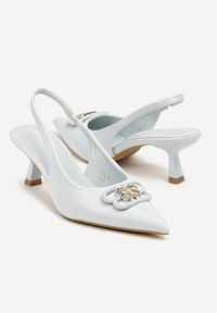 Born2be - Niebieskie Sandały na Obcasie Typu Kaczuszka z Odkrytą Piętą Solreia. Okazja: na spotkanie biznesowe, do pracy. Nosek buta: szpiczasty. Zapięcie: sprzączka, klamry. Kolor: niebieski. Wzór: kwiaty. Sezon: lato. Obcas: na obcasie. Styl: biznesowy, elegancki, klasyczny. Wysokość obcasa: średni #2