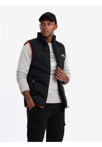 Ombre Clothing - Pikowany męski bezrękawnik z neonowymi akcentami – czarny V4. Typ kołnierza: kołnierzyk stójkowy. Kolor: czarny. Materiał: guma, tkanina, poliester, materiał, syntetyk. Długość rękawa: bez rękawów. Wzór: aplikacja
