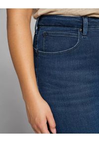 Lee - LEE CLASSIC STRAIGHT PLUS DAMSKIE SPODNIE JEANSOWE JEANSY DARK SYLVIE L32JPVWM 112107646