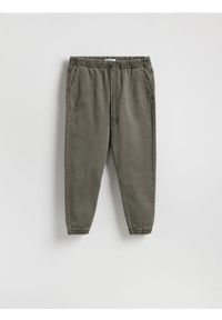 Reserved - Jeansy jogger fit - zielony. Kolor: zielony