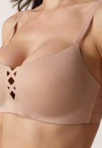Born2be - Ciemnobeżowy Gładki Biustonosz z Ozdobną Imitacją Sznurowania Azivene. Kolor: beżowy. Wzór: gładki #4