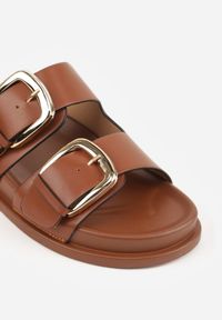 Renee - Brązowe Klapki z Metalicznymi Klamrami Aetheta. Okazja: na spacer. Kolor: brązowy #7