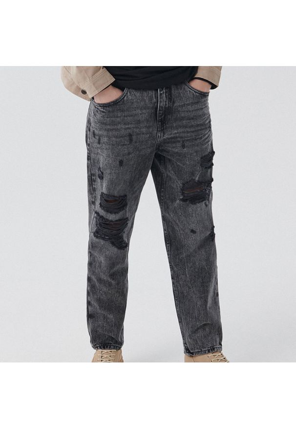 Cropp - Szare jeansy z przetarciami - Szary. Kolor: szary. Długość: długie