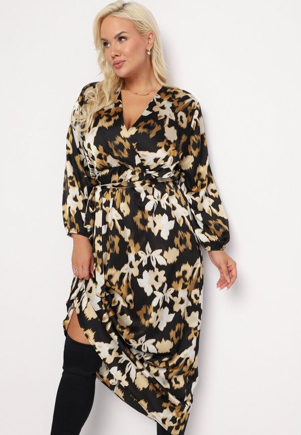Czarna sukienka Born2be maxi, kopertowa