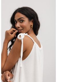Marsala - Bluzka FROTTE z wiązaniem na ramionach w kolorze CLASSIC WHITE - DAFNE-M/L. Kolor: biały. Materiał: tkanina, poliester, wiskoza. Sezon: lato