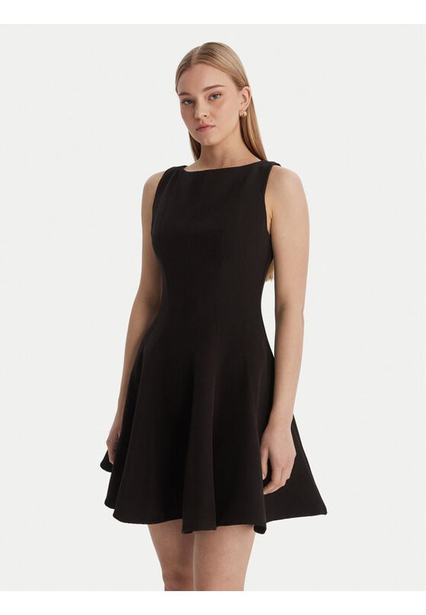 Guess Sukienka koktajlowa W6RK57 WJ792 Czarny Regular Fit. Kolor: czarny. Materiał: syntetyk. Styl: wizytowy