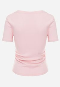 Born2be - Różowy Prążkowany T-shirt Ozdobiony po Bokach Marszczeniem Nedisa. Okazja: na co dzień. Kolor: różowy. Materiał: prążkowany. Wzór: aplikacja. Styl: casual #2