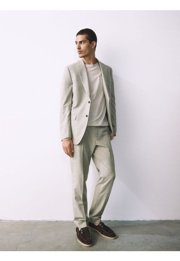 Reserved - Spodnie garniturowe slim fit - oliwkowy. Kolor: oliwkowy. Materiał: wiskoza, tkanina