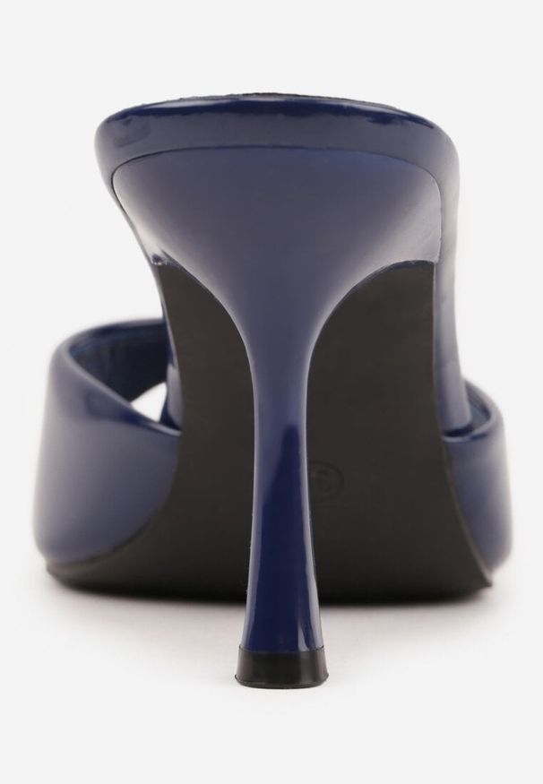 Renee - Granatowe Klapki Peep Toe na Szpilce ze Szpiczastym Noskiem Arinatia. Okazja: na co dzień, na imprezę. Nosek buta: otwarty. Kolor: niebieski. Sezon: lato. Obcas: na szpilce. Styl: elegancki, casual. Wysokość obcasa: średni