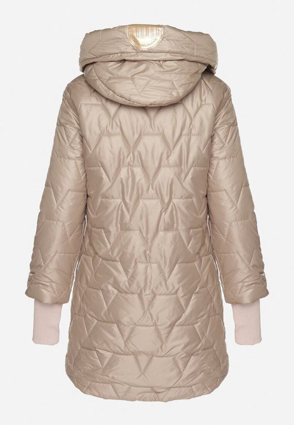 Born2be - Ciemnobeżowa Pikowana Kurtka z Kapturem i Rękawami ze Ściągaczami Melorisea. Okazja: do pracy, na spotkanie biznesowe, na spacer. Typ kołnierza: kaptur. Kolor: beżowy. Materiał: dzianina, jeans. Styl: biznesowy, elegancki