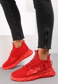 Renee - Czerwone Buty Sportowe Aphrasio. Okazja: na co dzień. Wysokość cholewki: przed kostkę. Kolor: czerwony. Materiał: materiał. Szerokość cholewki: normalna. Wzór: jednolity, aplikacja #1