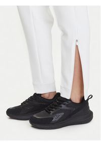 Nike Spodnie dresowe Court DA4722 Biały Slim Fit. Kolor: biały. Materiał: syntetyk #2