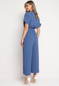 Born2be - Granatowy Wiskozowy Kombinezon o Taliowanym Kroju z Szerokimi Nogawkami Delsea. Okazja: do pracy. Kolor: niebieski. Materiał: wiskoza. Długość rękawa: krótki rękaw. Długość: krótkie. Styl: elegancki #4