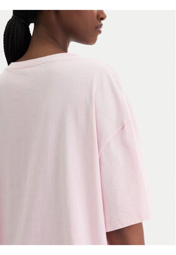 Liu Jo T-Shirt WA6131 J3868 Różowy Regular Fit. Kolor: różowy. Materiał: bawełna