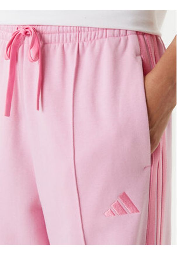 Adidas - adidas Dres Energize JD2663 Różowy Regular Fit. Kolor: różowy. Materiał: bawełna