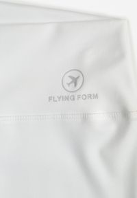 Born2be - Białe Legginsy w Stylu Basic z Wyszczuplającym Pasem Samertes. Okazja: do pracy, na co dzień, na spacer. Stan: podwyższony. Kolor: biały. Długość: krótkie. Styl: casual #5