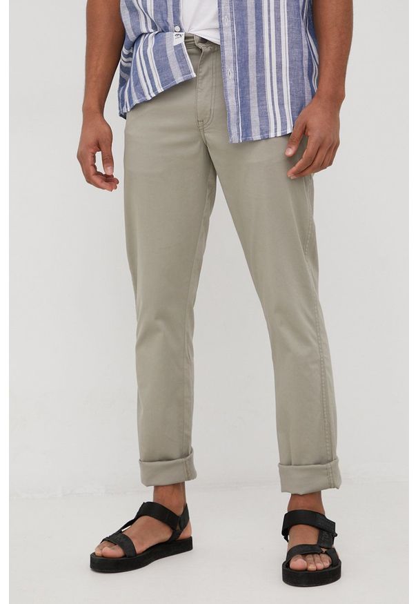 Wrangler spodnie męskie kolor beżowy dopasowane. Kolor: beżowy. Materiał: tkanina