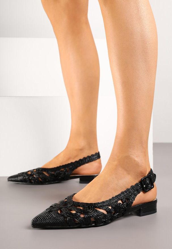 Renee - Czarne Sandały Slingback z Szydełkową Cholewką z Metalicznymi Przeszyciami Frolette. Okazja: na co dzień. Zapięcie: pasek. Kolor: czarny. Materiał: jeans. Obcas: na obcasie. Styl: elegancki, casual. Wysokość obcasa: niski