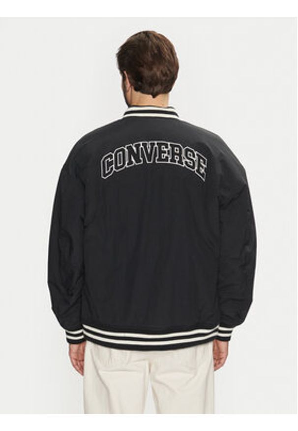 Converse Kurtka bomber Varsity 10026976-A01 Czarny Regular Fit. Kolor: czarny. Materiał: syntetyk