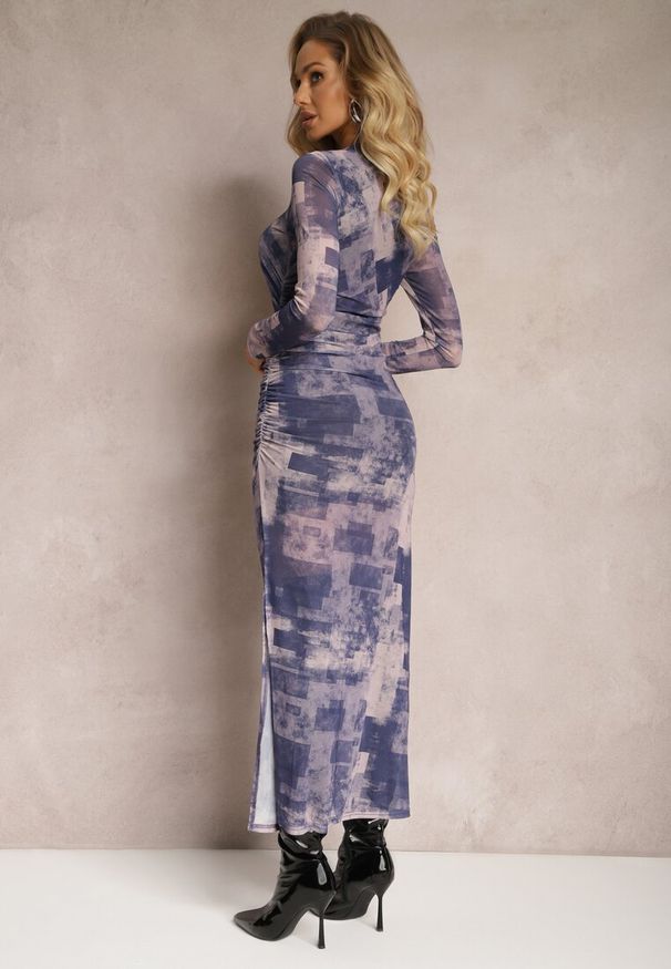 Renee - Granatowa Dopasowana Sukienka Maxi z Wycięciem Marperra. Kolor: niebieski. Materiał: tkanina. Wzór: nadruk, aplikacja. Typ sukienki: dopasowane. Długość: maxi