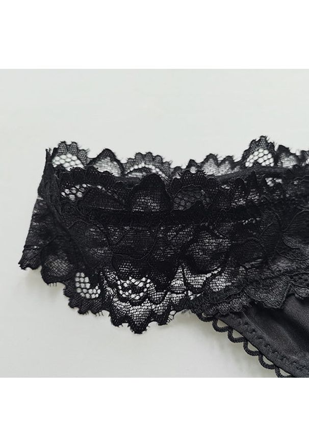 Intica - Majtki biodrówki ażurowe delikatny wzór Behiye. Kolor: czarny. Materiał: materiał. Wzór: ażurowy