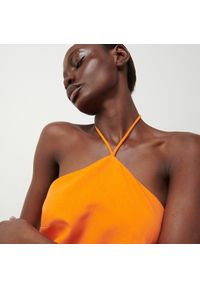Reserved - Sukienka z wycięciami - Pomarańczowy. Kolor: pomarańczowy