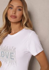 Renee - Biały T-shirt z Bawełny Ozdobiony Cyrkoniami i Napisem Aluiela. Okazja: na co dzień. Kolor: biały. Materiał: bawełna. Wzór: aplikacja, napisy. Styl: sportowy, casual, klasyczny #5