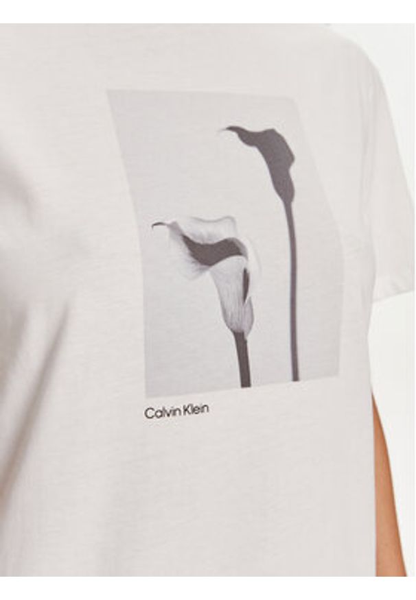 Calvin Klein T-Shirt B&W Flower K20K207579 Biały Regular Fit. Kolor: biały. Materiał: bawełna
