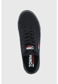 Tommy Jeans tenisówki EN0EN01673.BDS.FLATFOR damskie kolor czarny. Nosek buta: okrągły. Zapięcie: sznurówki. Kolor: czarny. Materiał: materiał. Obcas: na platformie #3