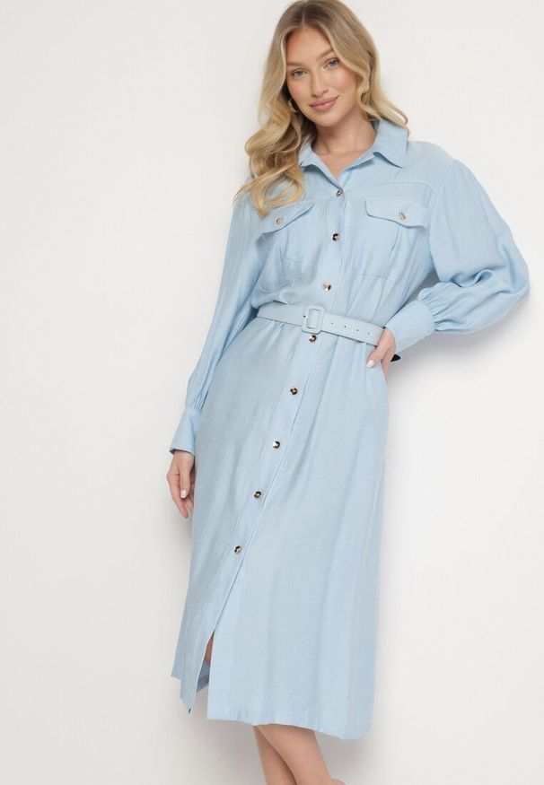 Born2be - Niebieska Wiskozowa Sukienka o Koszulowym Kroju z Paskiem z Klamrą i Kieszeniami Lisavianna. Okazja: na co dzień, do pracy, na spotkanie biznesowe. Kolor: niebieski. Materiał: wiskoza. Długość rękawa: długi rękaw. Typ sukienki: koszulowe. Styl: biznesowy, klasyczny, casual, elegancki