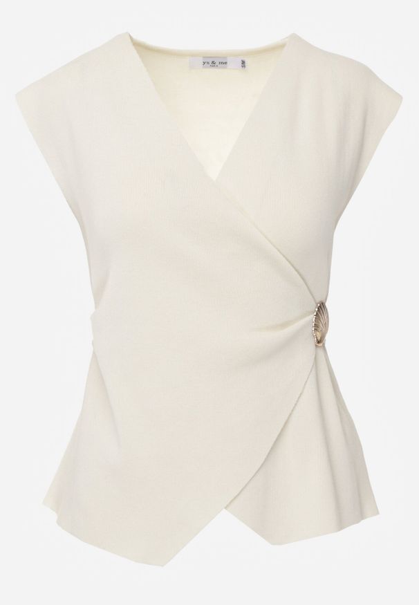 Born2be - Beżowa Bluzka z Wiskozą Kopertowym Dekoltem i Metalową Klamrą z Boku Sanviel. Kolor: beżowy. Materiał: wiskoza