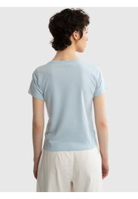 Big-Star - Koszulka damska bawełniana z dużym nadrukiem na piersi błękitna Rismela 401. Okazja: na spacer. Kolor: niebieski. Materiał: bawełna. Wzór: nadruk. Sezon: lato. Styl: klasyczny, wakacyjny