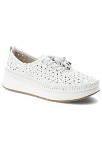 Półbuty damskie Filippo, cholewka ze skóry naturalnej licowej wiązany fason z zabudowanym przodem, białe, DP7535/26. Kolor: biały. Materiał: skóra. Szerokość cholewki: normalna #1