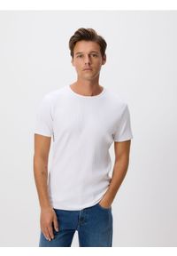 Reserved - T-shirt slim fit - biały. Kolor: biały. Materiał: bawełna, dzianina