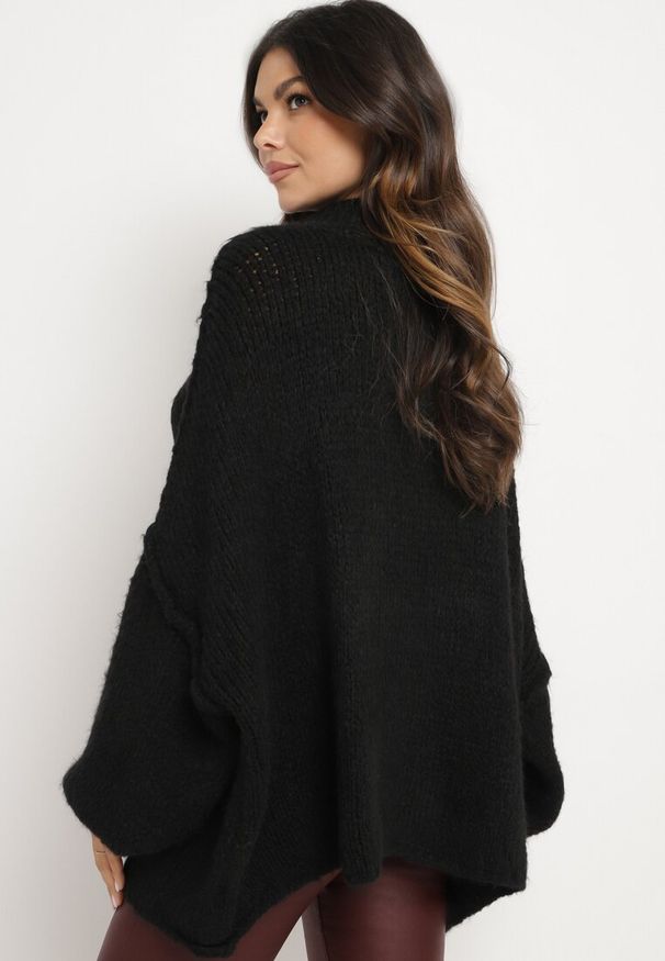 Born2be - Czarny Golf z Wełną o Kroju Oversize Avalentirae. Typ kołnierza: golf. Kolor: czarny. Materiał: wełna. Sezon: zima