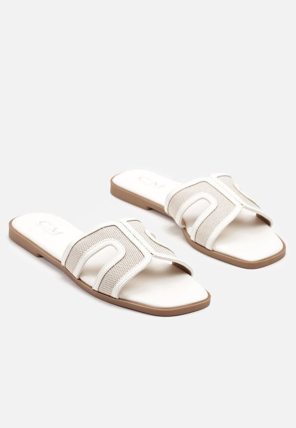 Renee - Białe Klapki Zdobione Tweedem i Wycięciami Forria. Okazja: na co dzień. Kolor: biały. Materiał: jeans. Wzór: aplikacja. Sezon: lato. Styl: elegancki, casual